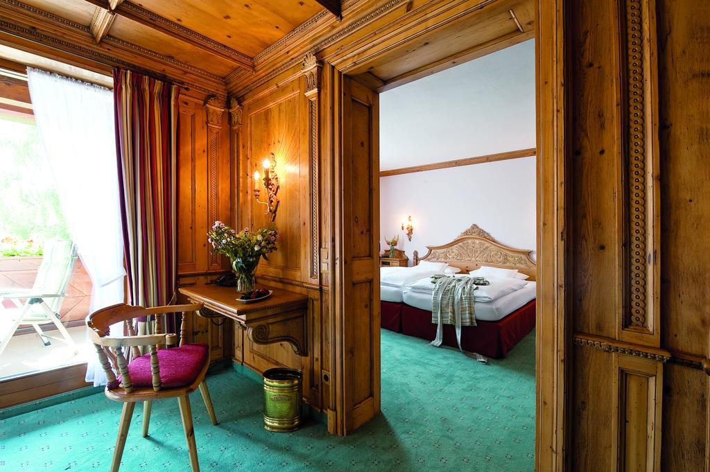 Parkhotel Wallgau 4 Sterne Superior Alpenjuwel Mit Spa Genuss, Golf & Wellness In Der Karwendel-Region Tradition Trifft Eleganz Im Stilvollen Rueckzugsort Szoba fotó